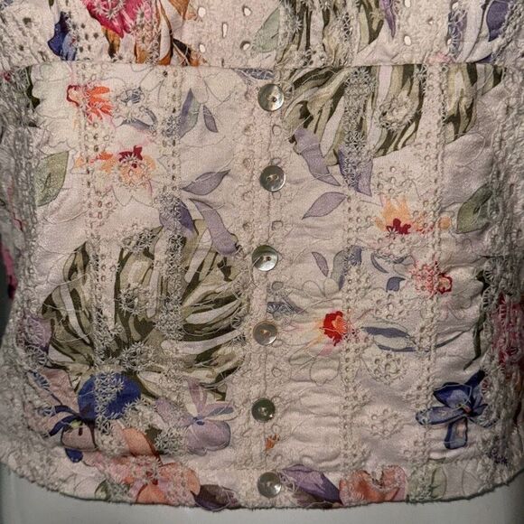 gab & Kate floral button-down shirt - Picture 3 of 10